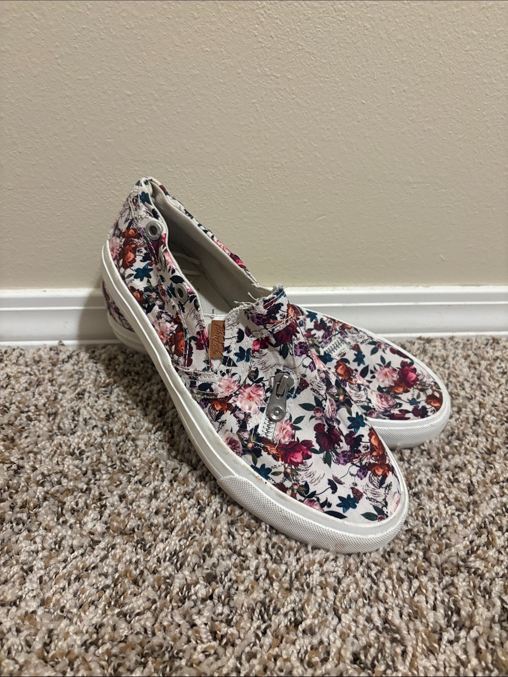 ✨Blowfish Floral Slip Ons✨